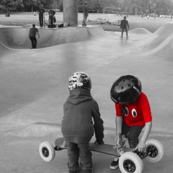 mountainboardUK's tweet image. #mountainboard #stockholm #streetsession #skatepark #minigroms #mountainboarding #skateboard #mbs #action #boards...