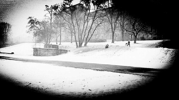 MrSnowGermany's tweet photo. Ohh, die armen Kinder @Dresden.  Hätten sie doch Mr. Snow gefragt.  :D http://t.co/1WDIqWRj