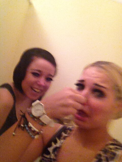 EmmaScott_'s tweet photo. #TweetAnAwkwardMoment @Sophie_Ferg taking a shit in front of my very eyes.... #tarbabe http://t.co/hNPclxO5