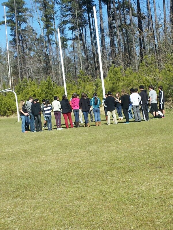 hannaolivia95's tweet image. Casual reading circle during the fire drill... #pcprobs