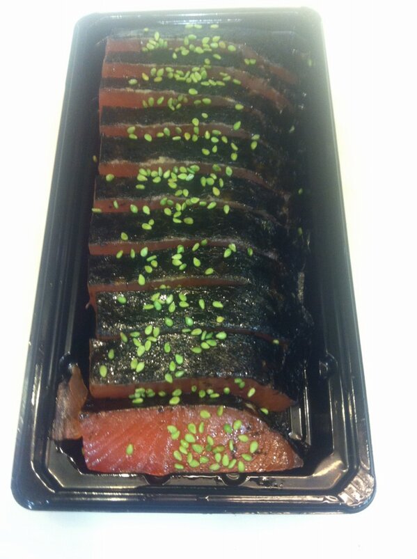 vishandelpooye's tweet photo. Nieuwe topper bij ons in de winkel; Gemarineerde zalm met nori en wasabisesam. Met dank aan @hetvishuis #hipproduct http://t.co/ok3iJG6A