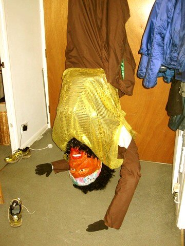 HBTweets_'s tweet photo. Remember Rosa trying to run #ScotXC last year? She's back, and this time she's doing handstands... http://t.co/BBRdjh5P