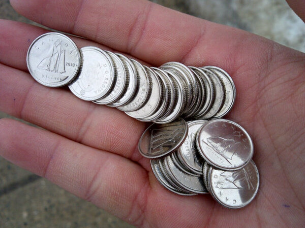 brandon_bilotta's tweet photo. how real niggas pay for the bus #dimes http://t.co/6mAtbB0Usy