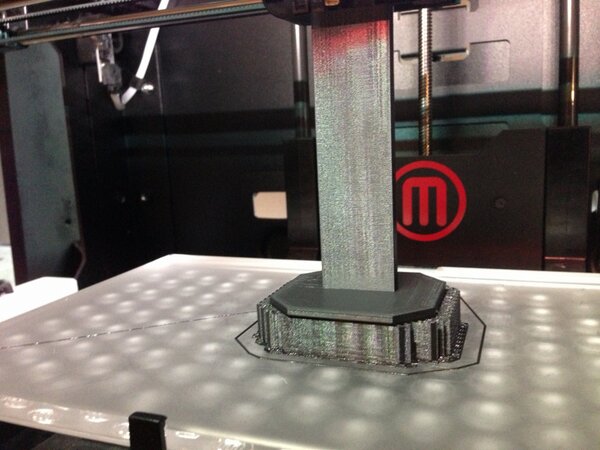 jasonmlopes's tweet photo. pretty sweet surface quality on the @makerbot replicator 2 http://t.co/KvkV9hh6NO