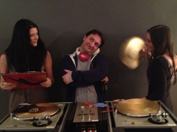 jamietesg's tweet photo. Oh hey @Rob_Principe and @EFGPRNY #posing @ScratchAcademy http://t.co/s1WkaXQOYg