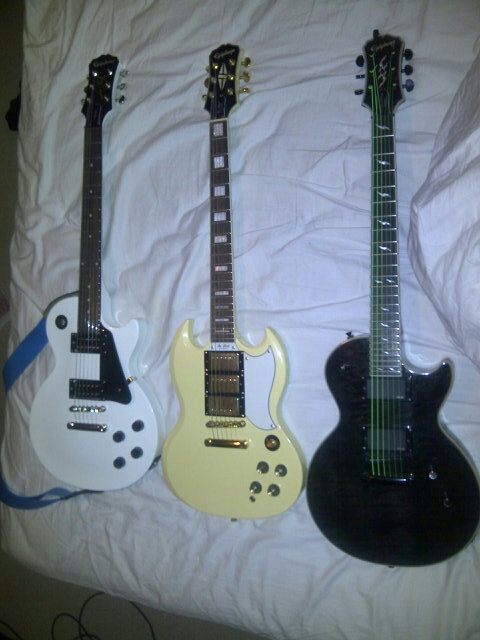 paps95's tweet photo. @gibsonguitar @Epiphone my lovely epiphones. Les paul studio, sg G-400 and les paul prophecy ex http://t.co/xhmdp78t