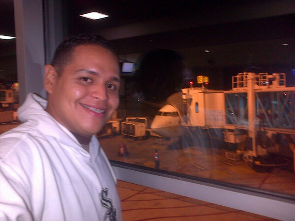 frandrese's tweet photo. En el Aeropuerto Tocumen de Panama, esperando la hora de embarque al avion http://t.co/QAaRt6rtHu