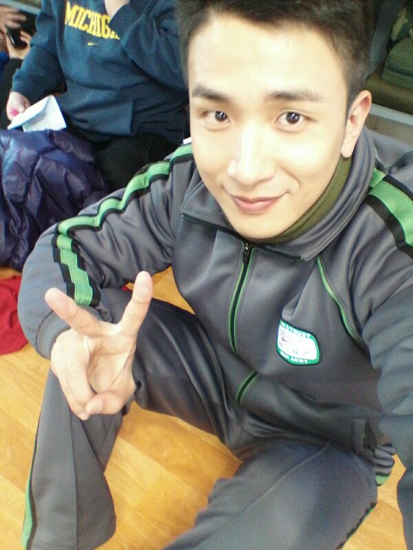 okdkido's tweet photo. 근데 트위터는 수정은 안되나보네????사진은 내가 젤 좋아하는 트레이닝복!!ㅋㅋ http://t.co/tsWpwMTNPT