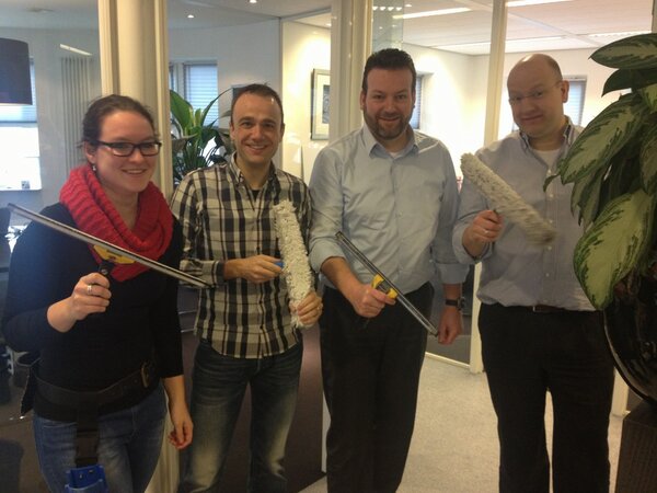 Gerechtigheid! RT <a href="/dejongcees/">Cees de Jong</a>: <a href="/PMGame/">PMGame</a> belofte maakt schuld! BNP Paribas Cardif Team verliest weddenschap in de Game!