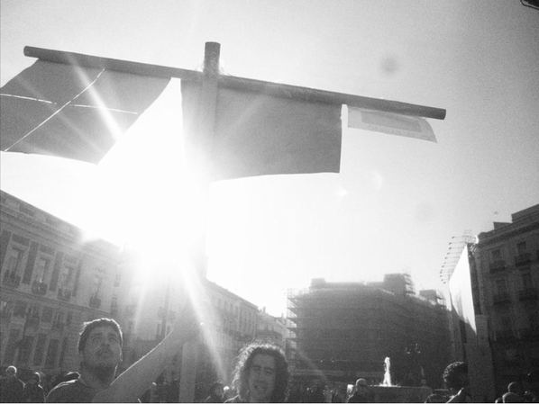 gamak_l's tweet photo. Ha salido el Sol. ¡A la calle! #Las5deSol http://t.co/4R7hch2JJ6