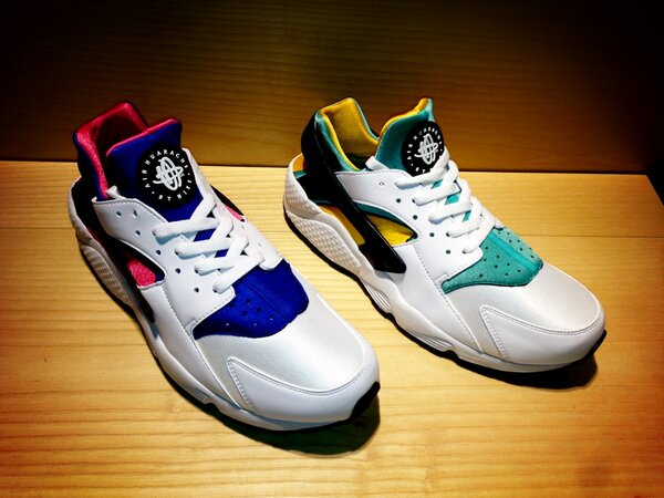 sizeCambridge's tweet photo. Nike Huarache OG colour way instore tomorrow 22/2/13 #nike #huarache #OG #1991 #sizeofficial #cambridge http://t.co/lMPdeW2973