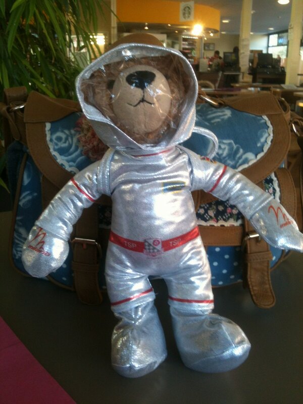 CaitPercy's tweet photo. Ted is ready for space! @PhysocOutreach @SPhysoc http://t.co/dexlkQPExB