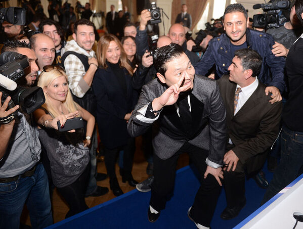 HaberturkTV's tweet photo. Gangnam Style'ın yıldızı @psy_oppa İstanbul'da basınla buluştu. Ücretsiz konser 22 Şubat Cuma Tepebaşı'nda http://t.co/kg1QUXfm0L