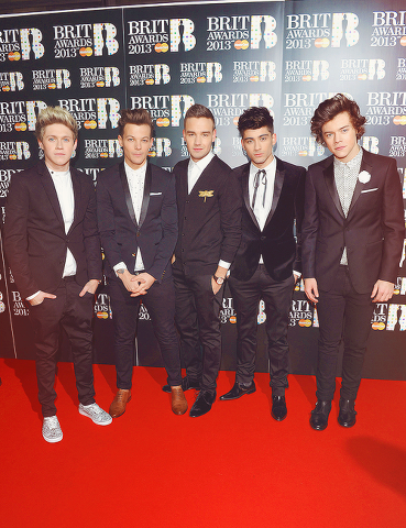 sheflorals's tweet image. hahaha loving the shoes niall! zayn, nice bow tie! ( brits 2013)