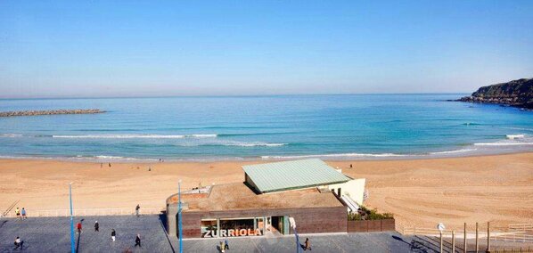 Iberorent_ss's tweet photo. #Apartamentos en #SanSebastián con vistas al mar para surfistas - @PukasSurf @MaxSurfaris @SurfCityDonosti http://t.co/rnKHMXCeKL