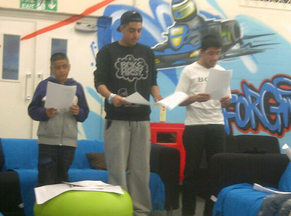 Voiceofthepoets's tweet image. They&apos;re taking the song &apos;clown&apos; &amp;amp; turnin it into spoken word (its harder than u think) @emelisande #proud #speechbox