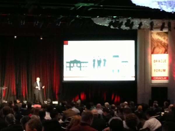 asmith529's tweet image. @OracleNAFM Greg Midtbo keynote #OracleFSI