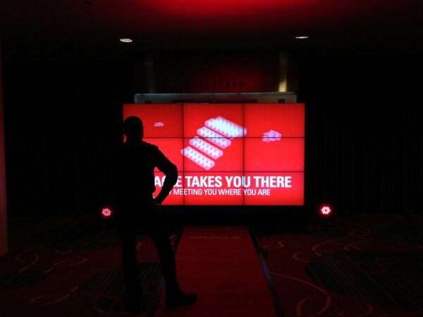asmith529's tweet image. @OracleNAFM walking red carpet to enjoy video wall #OracleFSI