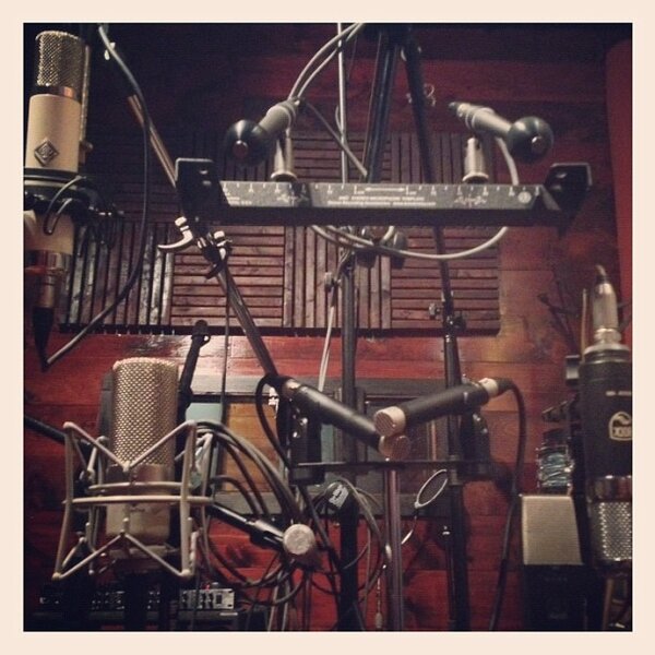 PalomarRecords's tweet photo. Jago Thorne + The Archer are in the studio recording album #2, check out this craziness #recording #studio #gear #mic http://t.co/4SU4sqynce