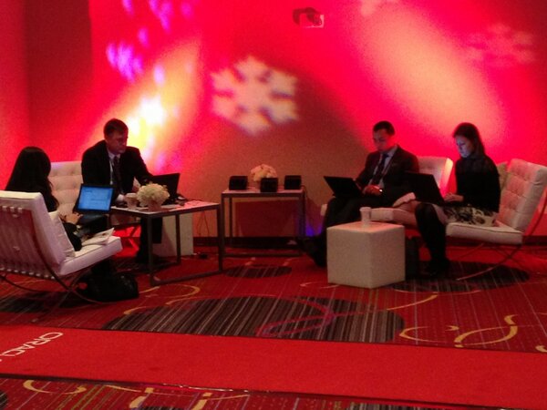asmith529's tweet image. @OracleNAFM #OracleFSI recharge at the lounge