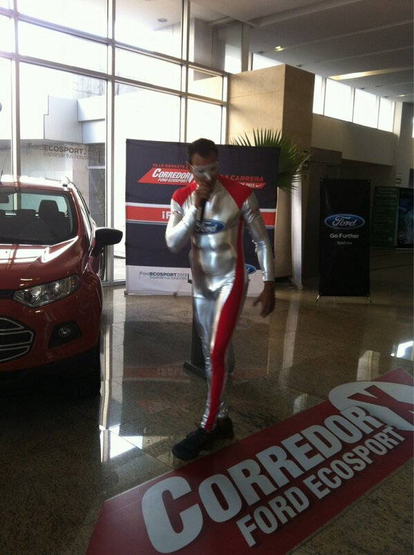 FordDeMexico's tweet photo. Vine a felicitar a la única que logró vencerme. http://t.co/pKYy47fTZn