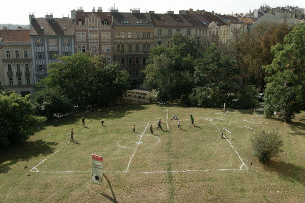 wokurka's tweet photo. Zrovna se ujímám míče. #jakoPuyol #archiv #startvrsovice #proluka http://t.co/hKLAd0w0hx