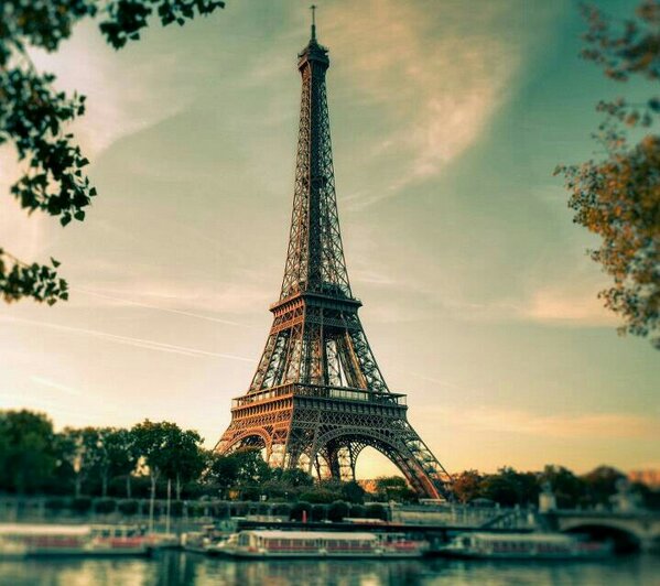 gmail_np's tweet image. Ajfelova kula....u parizu...