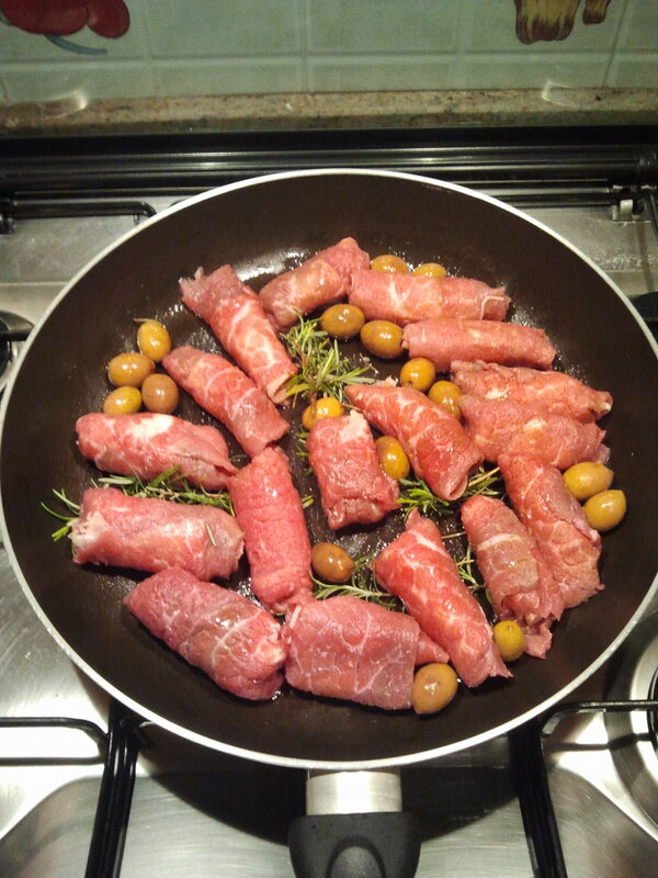 DavideAHO's tweet photo. Gordon quando vuoi la ricetta fai un fischio #involtini @ home :-) http://t.co/odsoNqd1uF