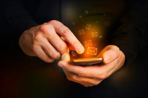 DigitelV's tweet photo. ¿A quien quieres enviarle mensajes de buena vibra? ¡dilo todo! #Digitel http://t.co/3dn7Aj9TKH