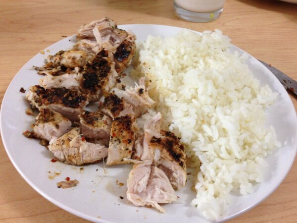 aidclueless03's tweet image. Cause Everyone need #friendswhocook! #college #timeofmylife @KShabatura