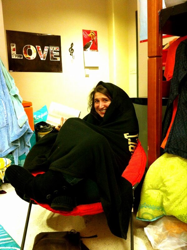 MsFeronti's tweet photo. @hannah_lea0912 a bit chilly, eh? :D http://t.co/WupptDpX9m