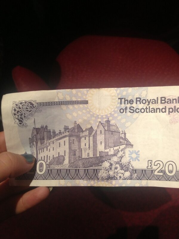 erin_xs's tweet image. First ever EVER gamble at @GCDundee . #miniwin why merci. #afterworkfun