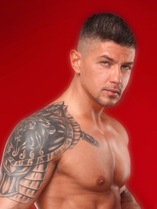 Watch Damien Crosse's leaked NSFW photo on TwXstars