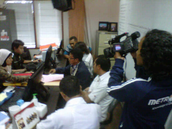 Tim Aher laporkan kampanye negatif ke Panwas Jabar