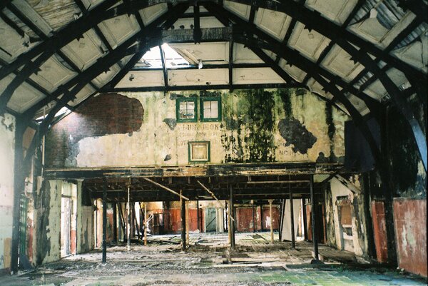 SilentKnightt's tweet image. @urban_splash Another picture of your #Birnbeck #Pier Am I in with a chance of winning your book? #urbansplash