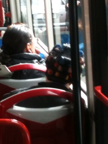 Mestranza's tweet photo. Señoras que sacan a pasear sus rulos @charlari http://t.co/usW7khJsXm
