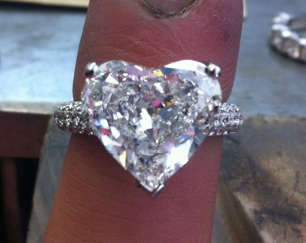 DSM_Jewellery's tweet photo. #fridaybling http://t.co/u3BN6eAxUC