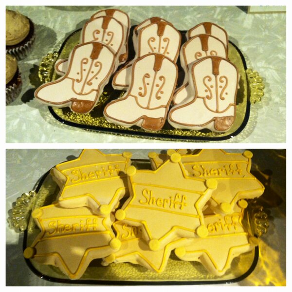 LimelightCaters's tweet photo. Cute cookies from last night! http://t.co/OxOhoyfhtK