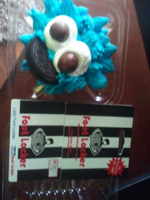 Sneakkfreakk's tweet image. S/O to Janeth nd her sis for the Clever gift c': #TwoTwentyTWo #Bday