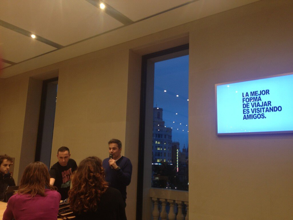 Gorka Atorrasagasti y Álex del Toro en la Apple Store de Barcelona