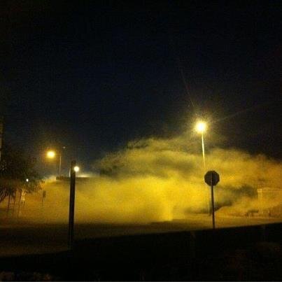 ALWEFAQ's tweet photo. أبو صيبع: هذا ليس ضباباً، إنما غازات خانقة أطلقها مرتزقة النظام البحريني!

#Bahrain http://t.co/Q05N1oxWbg