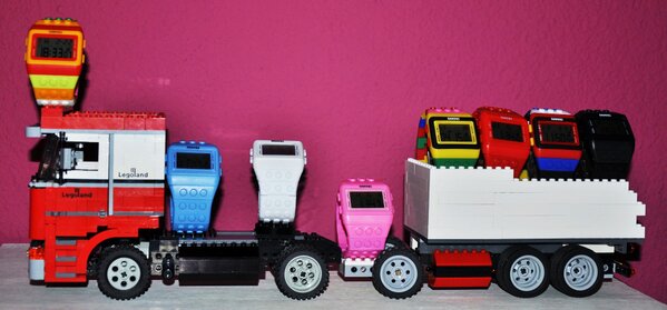 RelojdeColor's tweet image. El camión de LEGO ha llegado a Relojes de Colores....... Sube te a el!