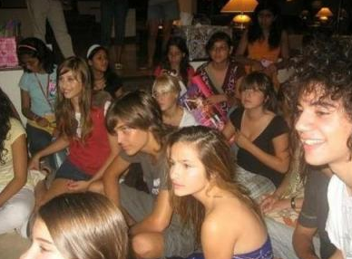 Brendeslove's tweet photo. Siempre juntos #Brendes @Asnicar__Brenda @AndreesGil http://t.co/TGFaTVdP45