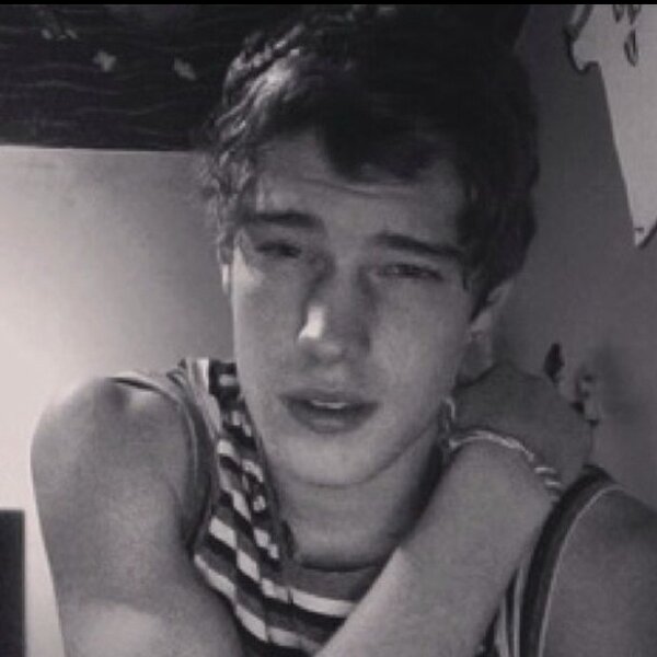 Jakegayboy's tweet photo. Hey.. http://t.co/IEAKck53oU