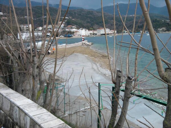 BlueTurtle_com's tweet image. Converting a beautiful sandy beach in to a CONCRETE MONSTER #BlueTurtle #Conservation #Disaster