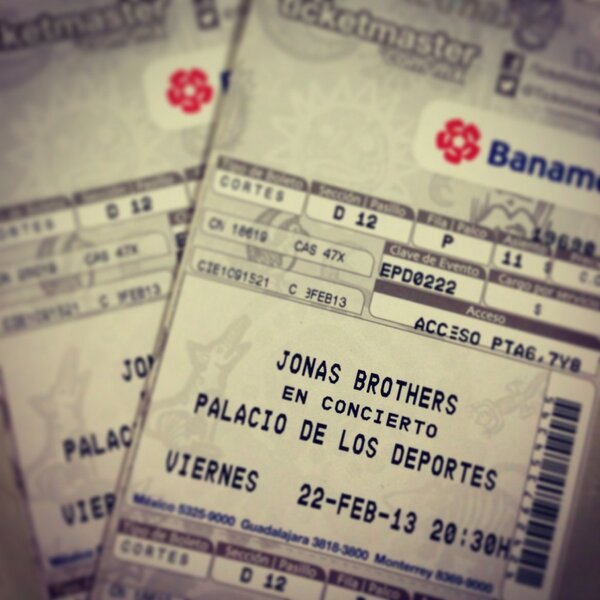 chopasalvarez's tweet photo. Wow wow wow!!! Here we go!! Finally!! #JonasBrothers @joejonas @MichelleSc15 @vrgsco @FernandaVon http://t.co/T0xIVMK2o3