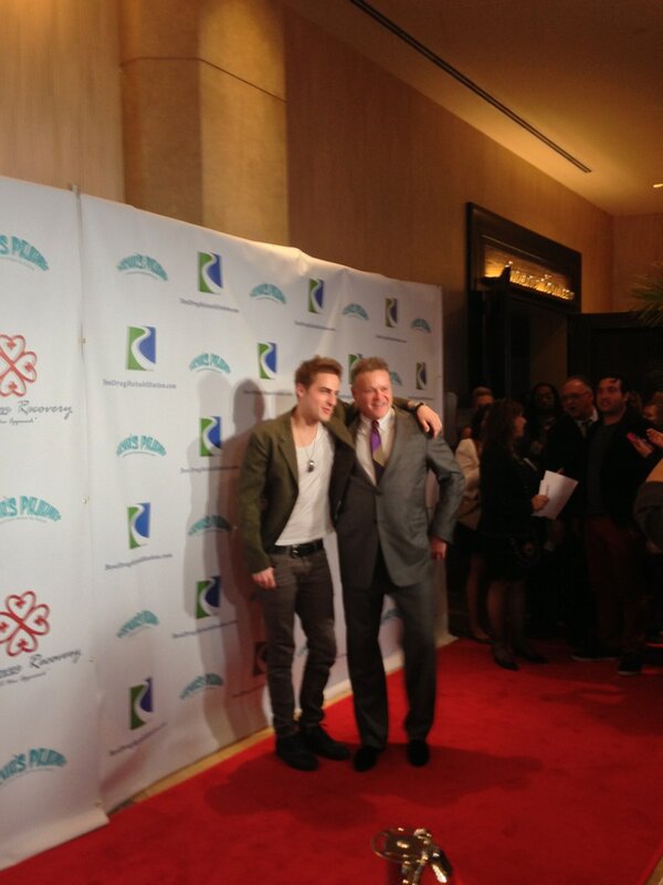 Per_Wickstrom's tweet image. Walking the red carpet with @heffrondrive #ImaginationHeals