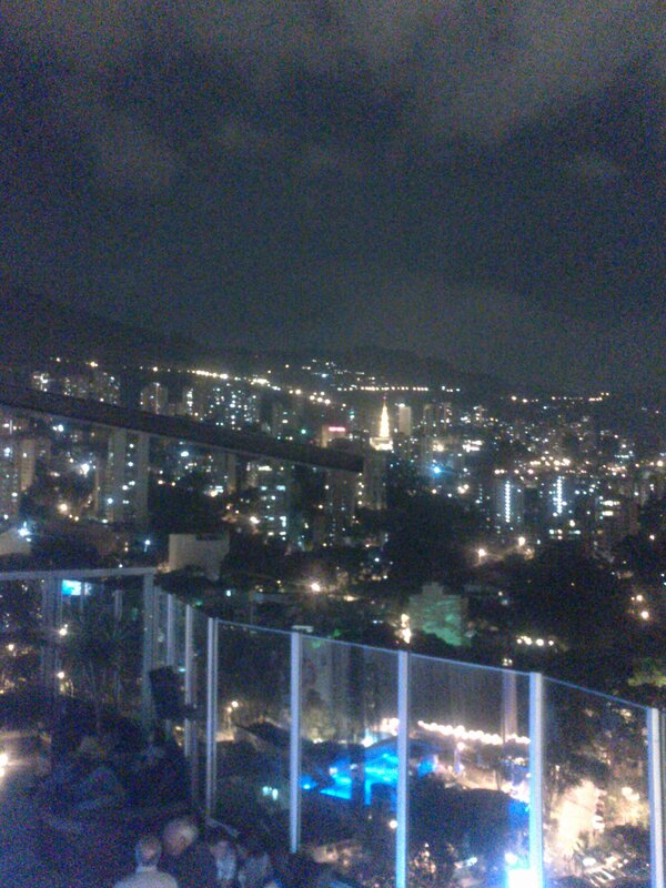 acombsmusic's tweet photo. @EnvyRooftop1 asi se ve medellin http://t.co/hl0TaWuVXa