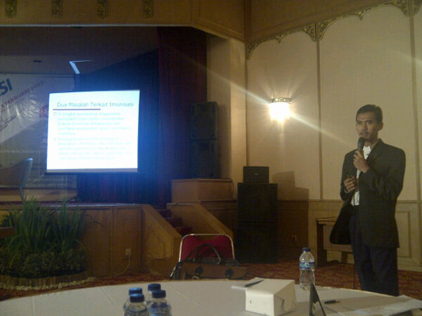 halalcorner's tweet photo. LiveTweet ► Dr. Asrorun Ni'am, sektetaris Komisi Fatwa MUI memulai materinya #IHT #ForumHC http://t.co/T4I0h116IG
