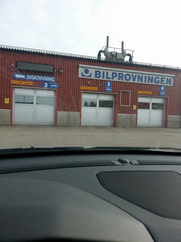 Hoppas han som ska besikta har vaknat på gott humör idag.